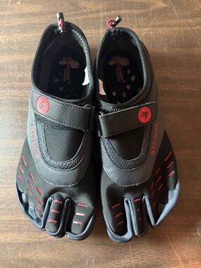Body Glove 3T Barefoot Men's Water Shoes Size 12 Black/Red Perfect